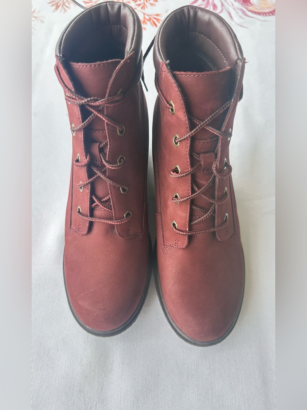 Timberland Amston 6-inch Chukka wedge boots in burgundy. Size 7. Burgundy